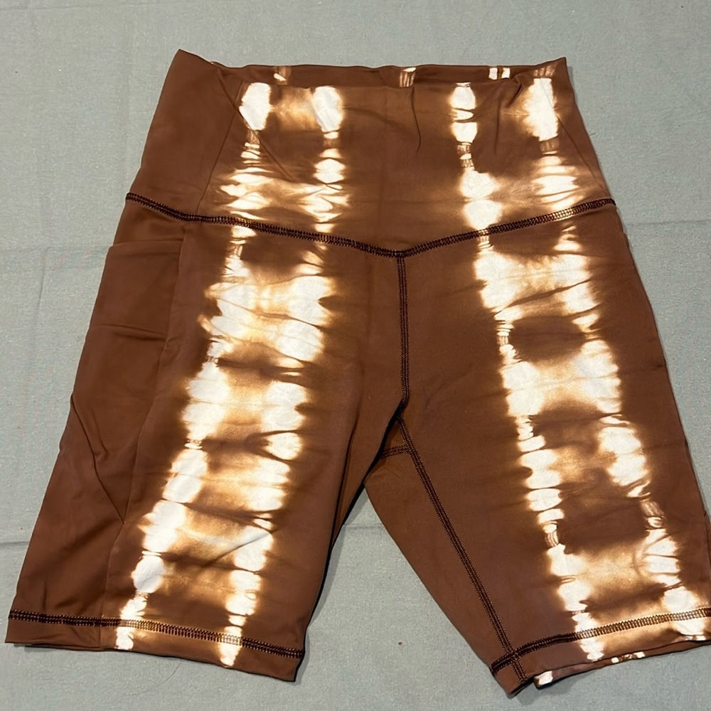 Enavant Biker High waisted shorts Brown tie dye pattern Size 6 NWOT